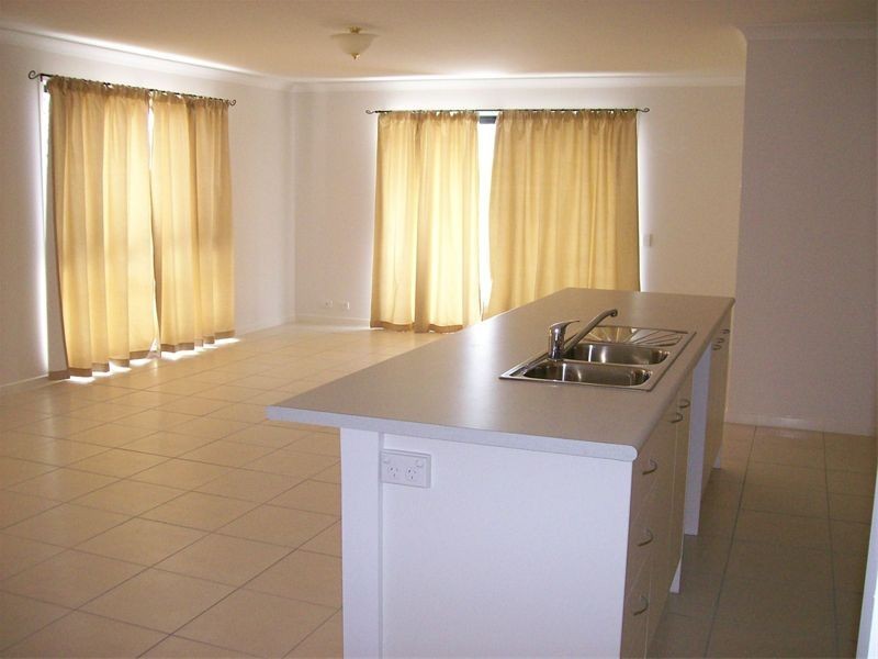 16 Fontana Way, Springfield Lakes QLD 4300