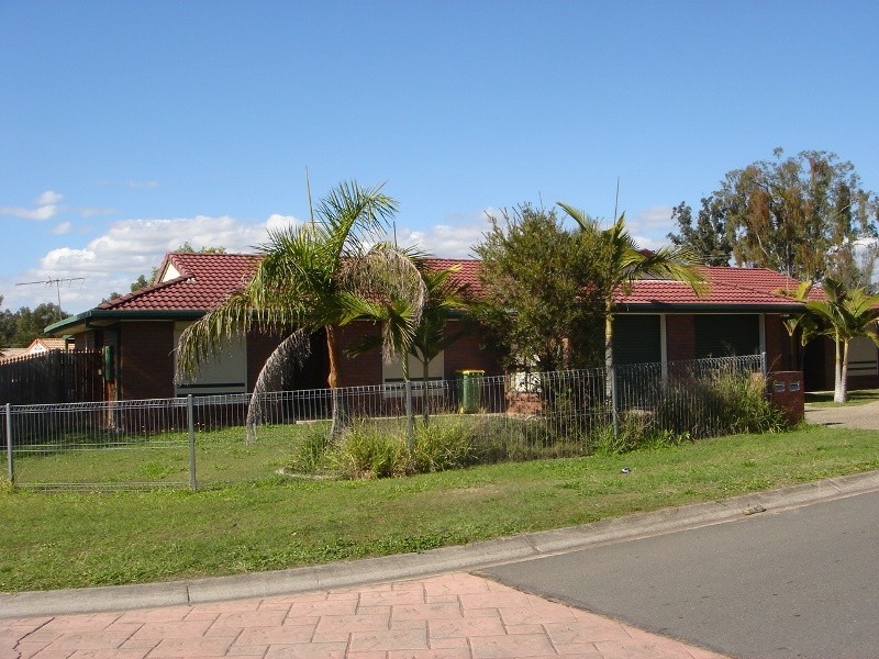 1&2/3 Hanley Way, Goodna QLD 4300