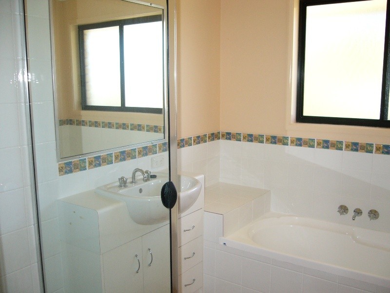 2 Buckland Court, Collingwood Park QLD 4301