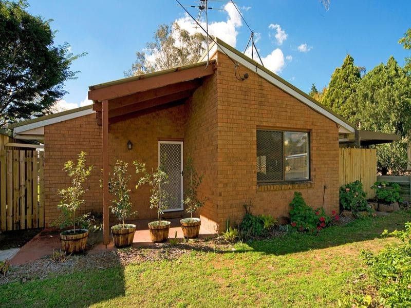 7 Sturt Drive, Redbank Plains QLD 4301