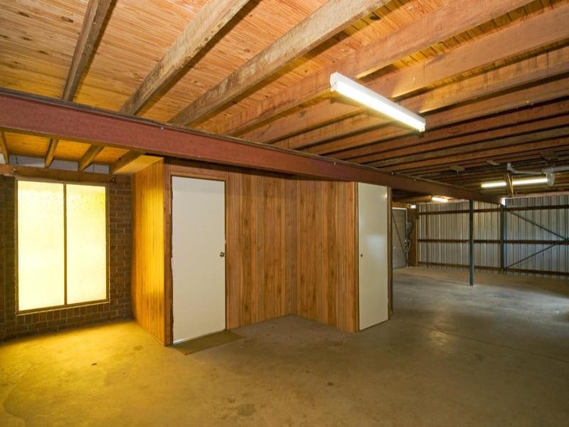 25 kennedy Drive, Redbank Plains QLD 4301