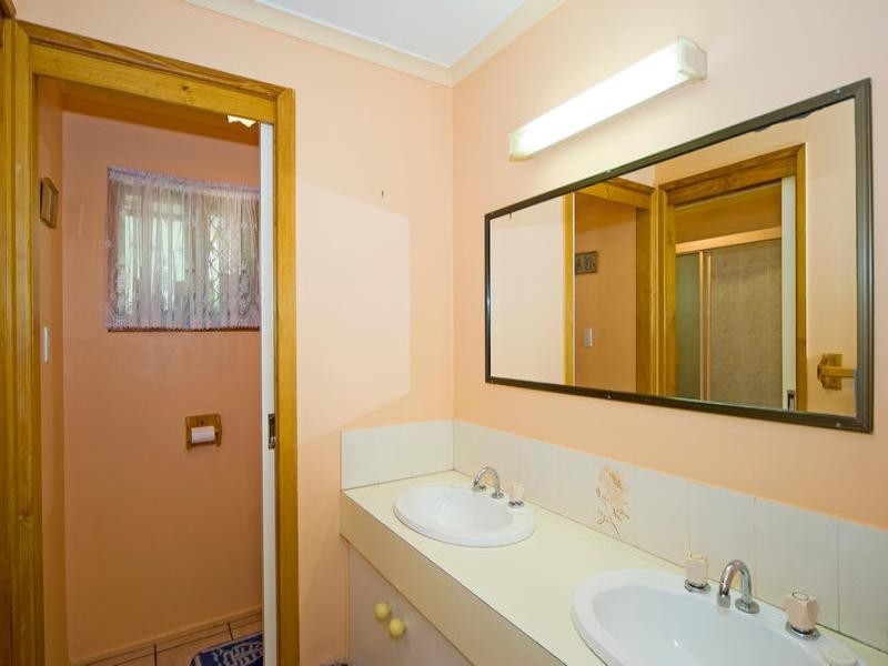 10 Essex Court, Bellbird Park QLD 4300