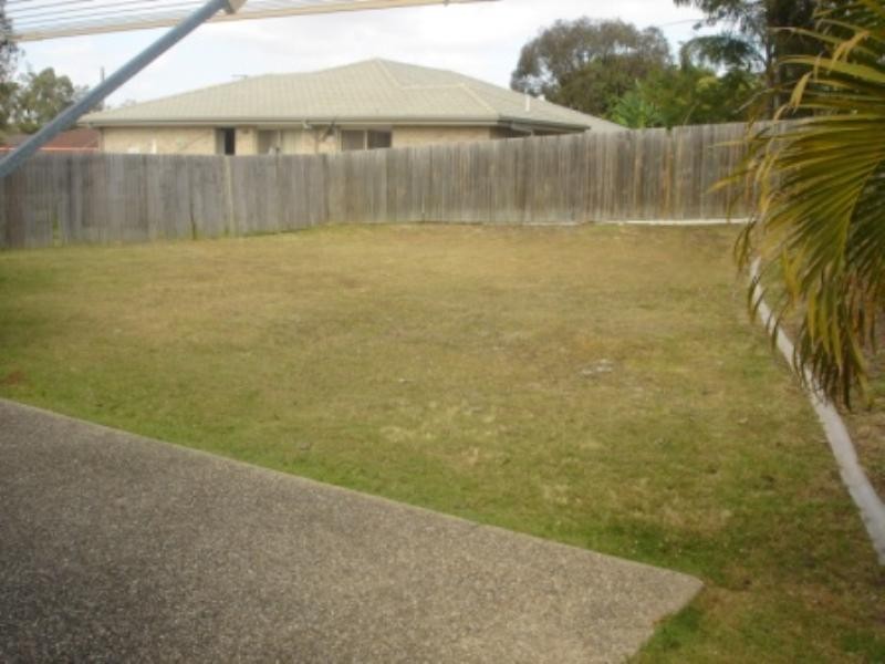 8 Holmes, Goodna QLD 4300