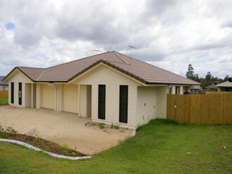 2/54 Berrigan Street, Redbank Plains QLD 4301