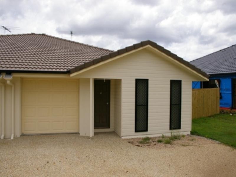 2/54 Berrigan Street, Redbank Plains QLD 4301