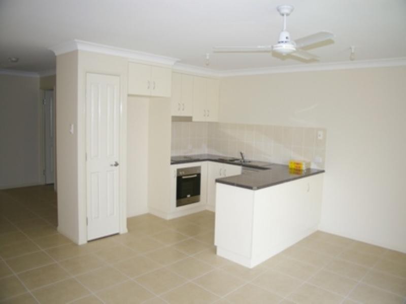 2/54 Berrigan Street, Redbank Plains QLD 4301