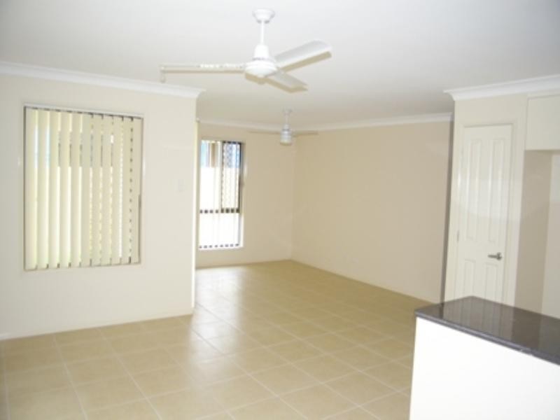 2/54 Berrigan Street, Redbank Plains QLD 4301