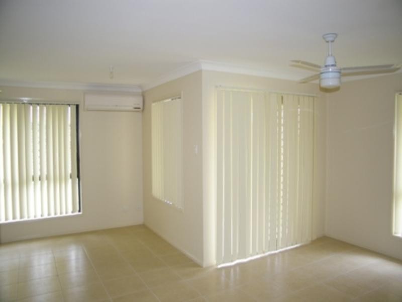 2/54 Berrigan Street, Redbank Plains QLD 4301