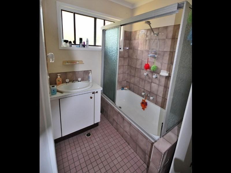 27 Hillier, Goodna QLD 4300