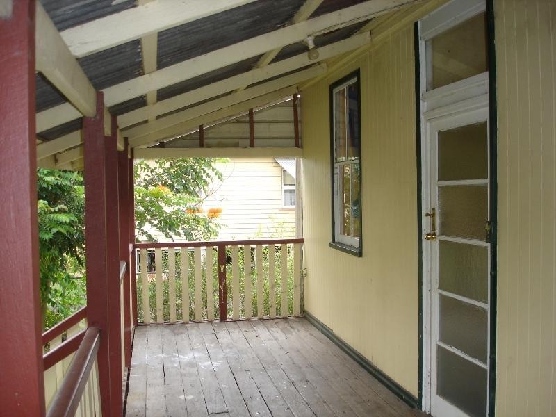 16 Bergins Hill Road, Bundamba QLD 4304