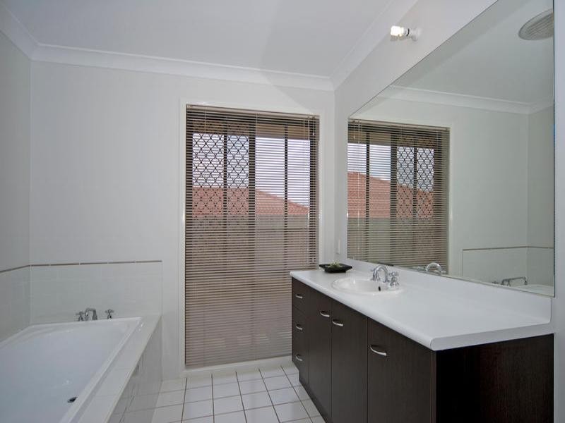 11 Macswiney Street, Collingwood Park QLD 4301
