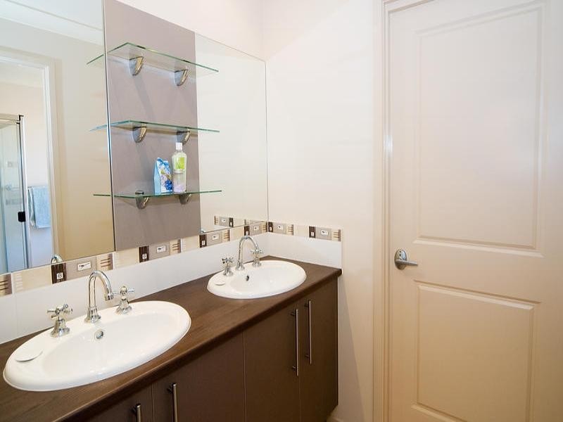 17 De Marce Court, Springfield Lakes QLD 4300