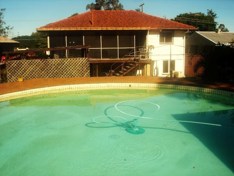 6 Nile Street, Riverview QLD 4303