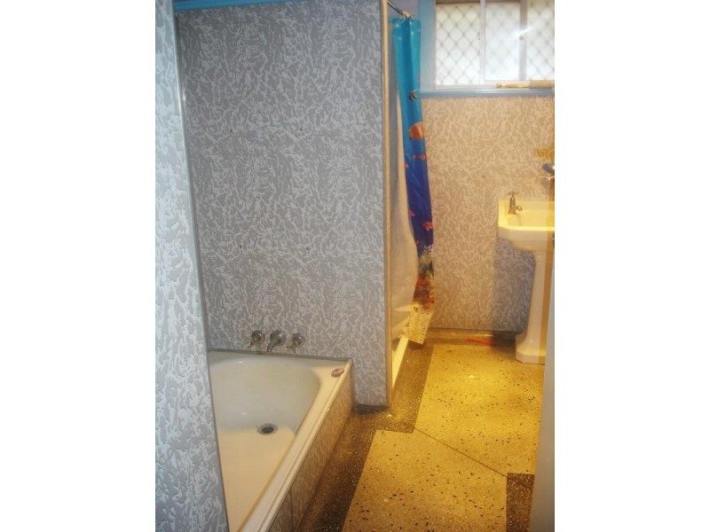 6 Nile Street, Riverview QLD 4303