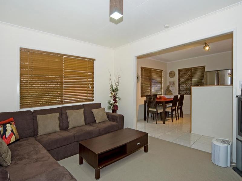 15 Duncan Street, Riverview QLD 4303
