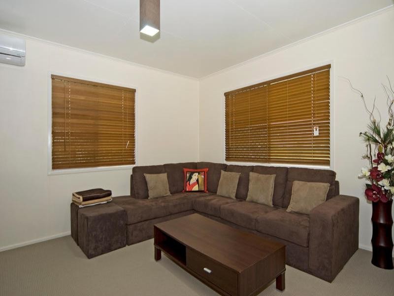15 Duncan Street, Riverview QLD 4303