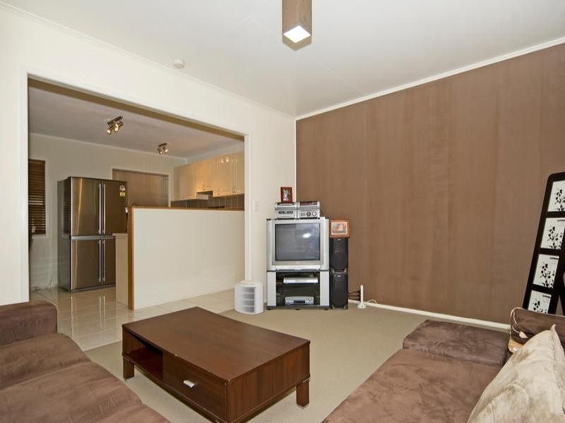 15 Duncan Street, Riverview QLD 4303