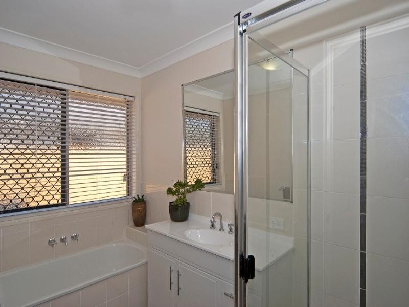 14 Harold Reinhardt Dr, Fernbrook Estate, Redbank Plains QLD 4301