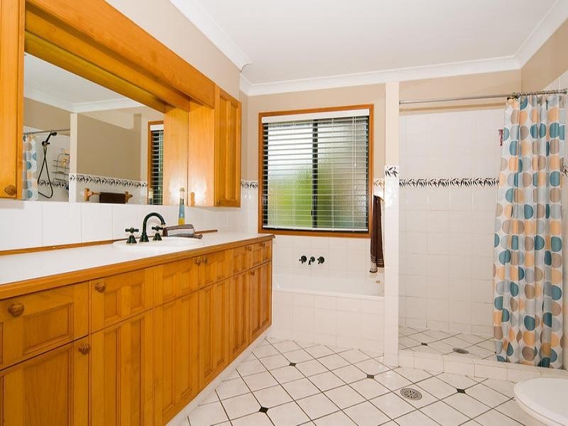 8 Mikkelsen Court, Camira QLD 4300