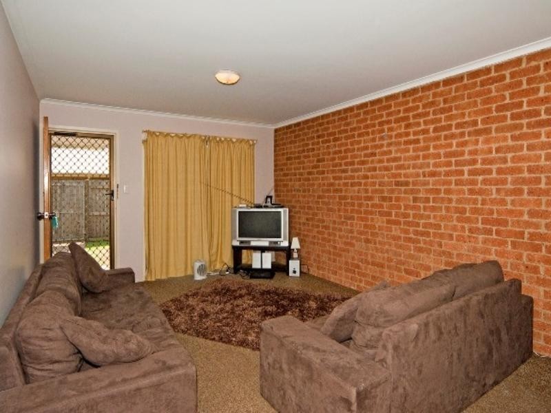 1/296 Redbank Plains Road, Bellbird Park QLD 4300