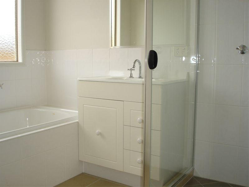 2 Vince Court, Collingwood Park QLD 4301