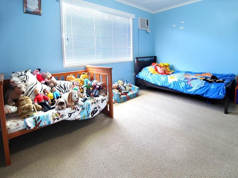 33 Melinda Street, Camira QLD 4300
