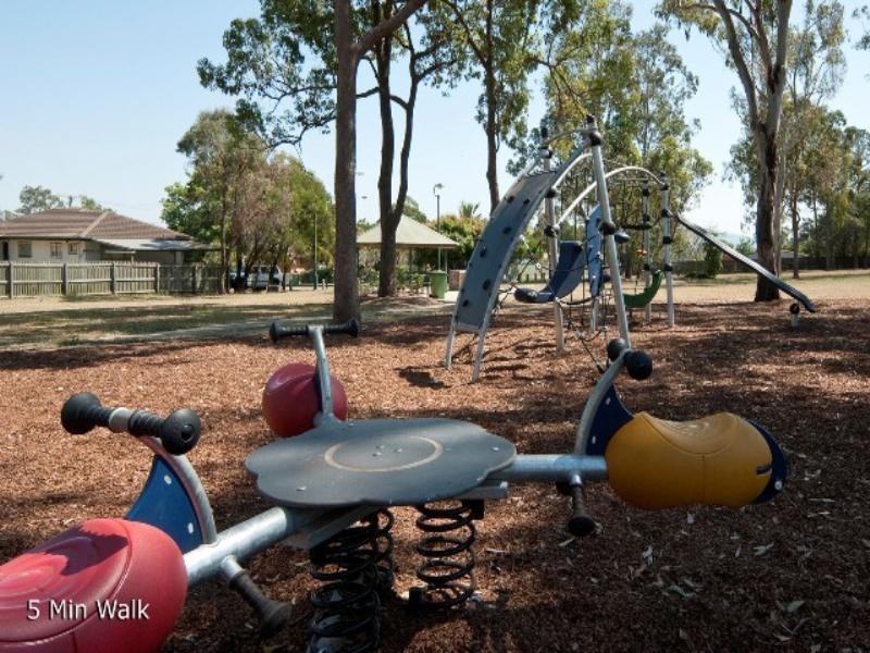 27 Mitchell Street, Riverview QLD 4303