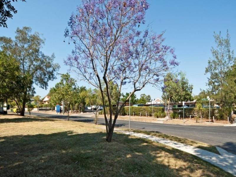 6 Price Street, Riverview QLD 4303