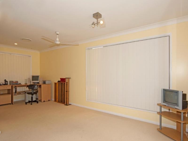 138 Eugene St Bellbird Park, Bellbird Park QLD 4300
