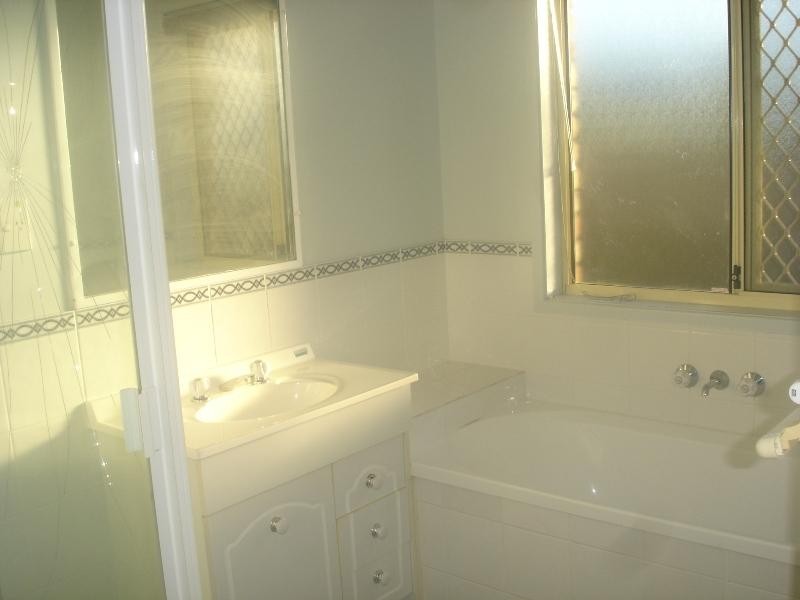 9 Avoca Court, Collingwood Park QLD 4301