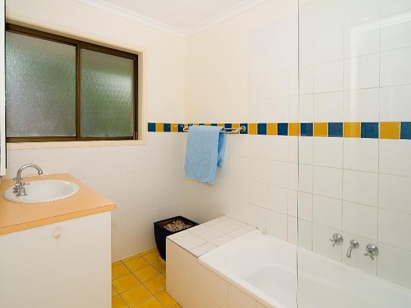 38 Cairns Road, Camira QLD 4300