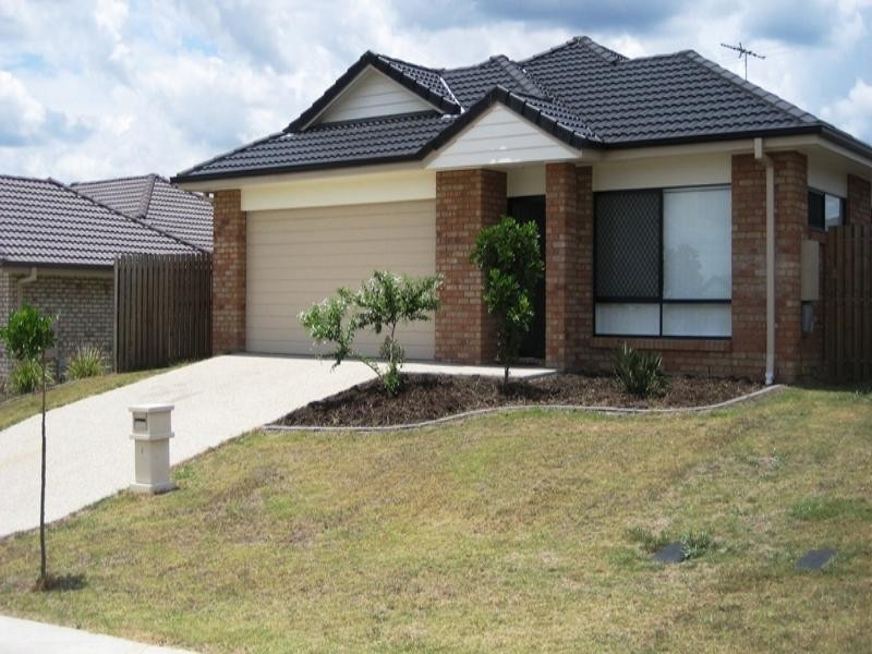 6 Martin Place, Redbank Plains QLD 4301