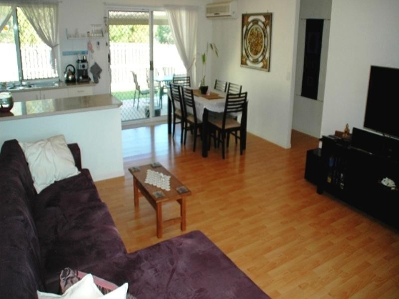 2/4 Broadfoot Street, Goodna QLD 4300
