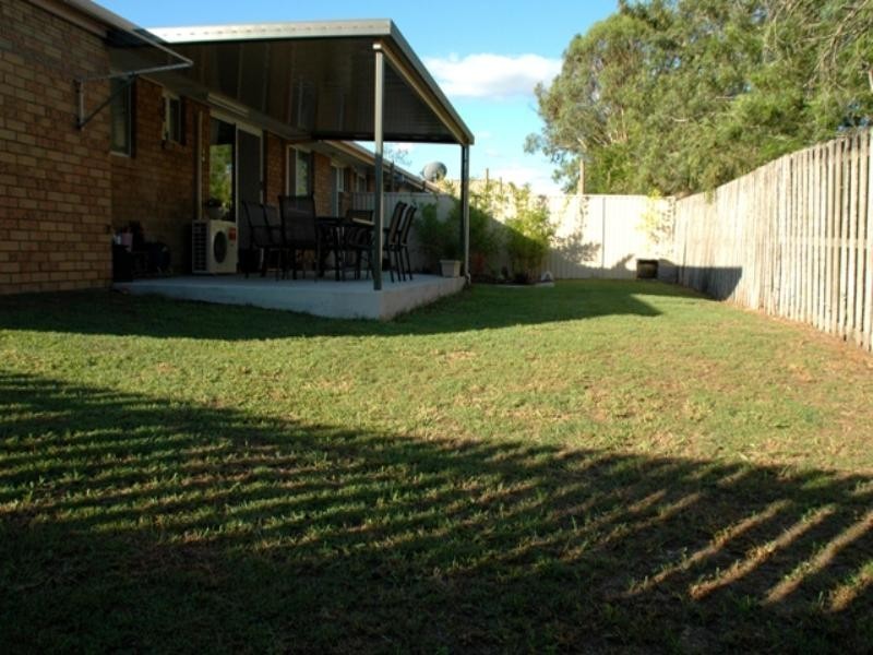 2/4 Broadfoot Street, Goodna QLD 4300