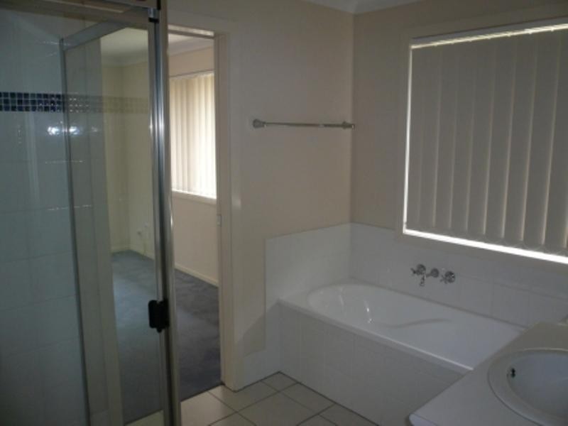 19 Collins, Collingwood Park QLD 4301