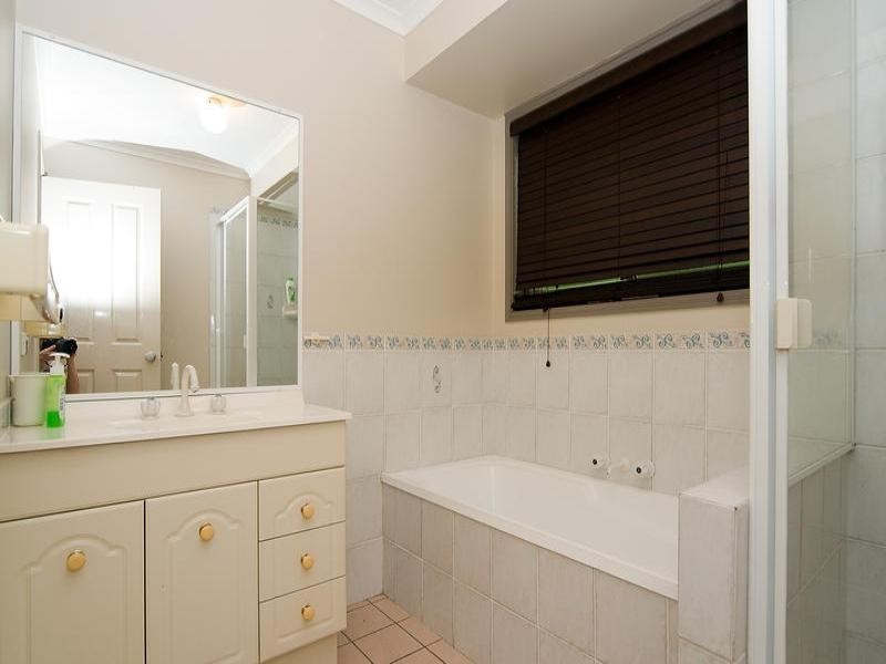 9 McCormack Court, Collingwood Park QLD 4301