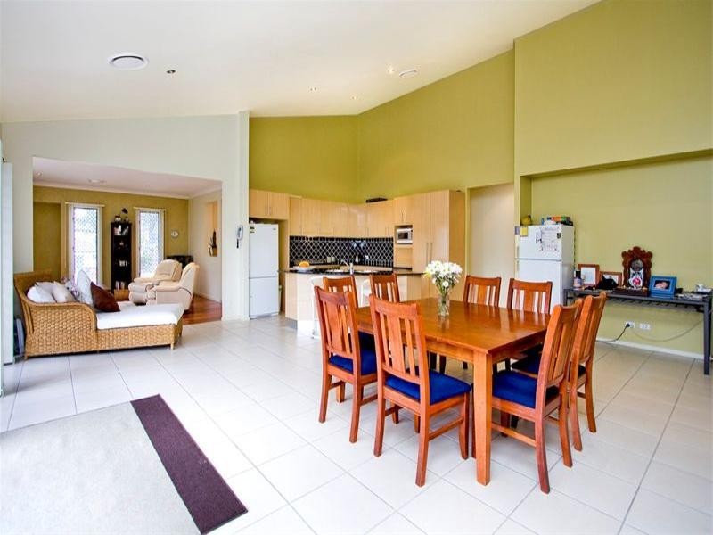 17 Oakview Circuit, Brookwater QLD 4300