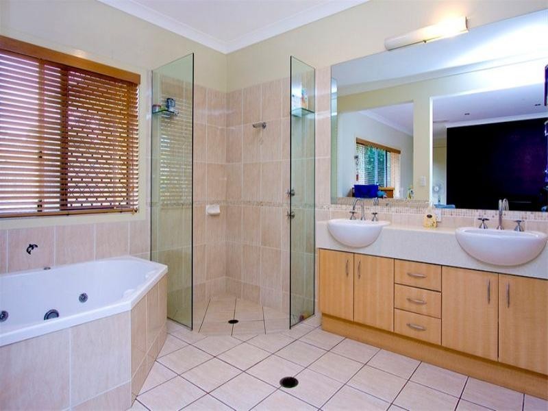 17 Oakview Circuit, Brookwater QLD 4300