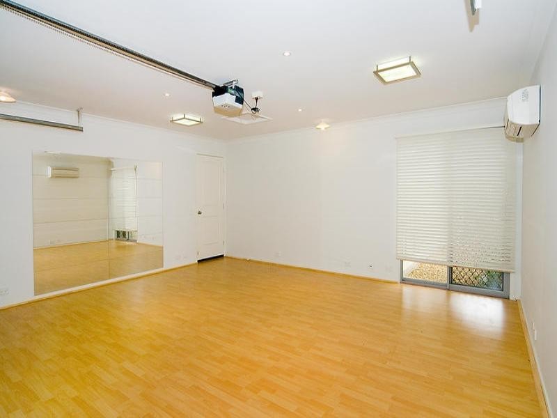 27 Holterman, Redbank Plains QLD 4301