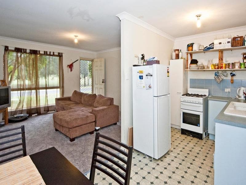 9 Danyel Court, Redbank Plains QLD 4301