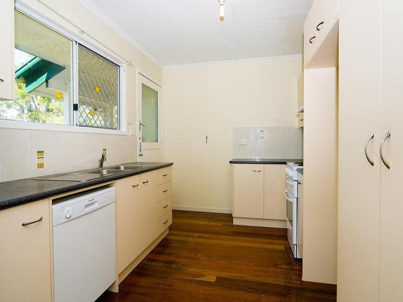 8 Hayden Street, Riverview QLD 4303