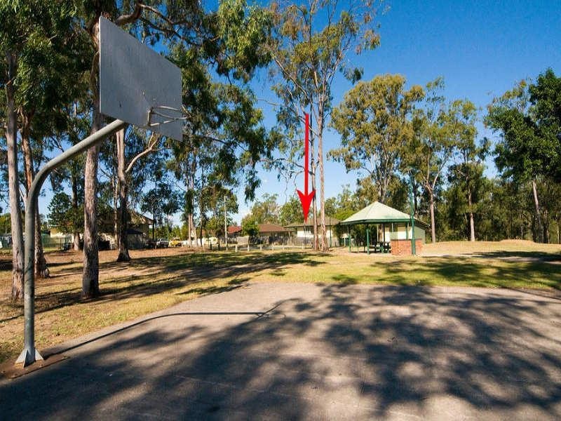 8 Hayden Street, Riverview QLD 4303