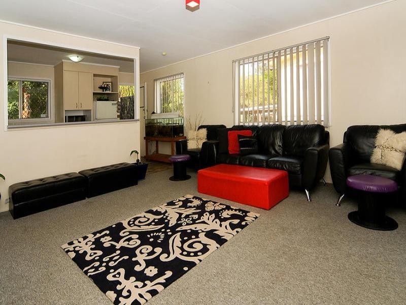 6 Child Street, Riverview QLD 4303