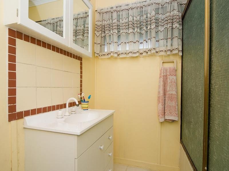 29 Child Street, Riverview QLD 4303