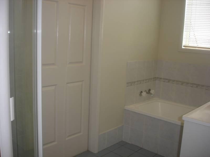 11 Tudor Street, Camira QLD 4300