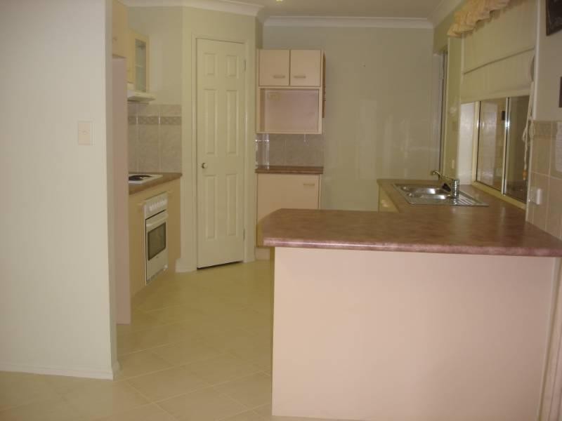 11 Tudor Street, Camira QLD 4300