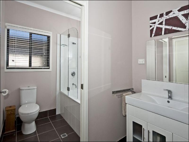 2 Griffin Crescent, Collingwood Park QLD 4301