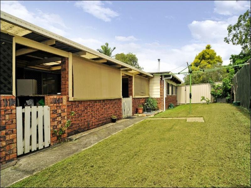 1 Lambrook Court, Camira QLD 4300