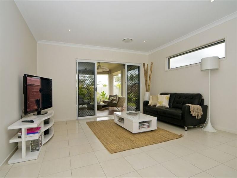 40 Bathersby Crescent, Augustine Heights QLD 4300