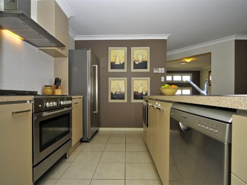 7 Stacey Close, Moggill QLD 4070